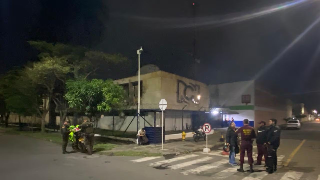 Alerta por atentado con explosivo contra sede de RCN en Cali