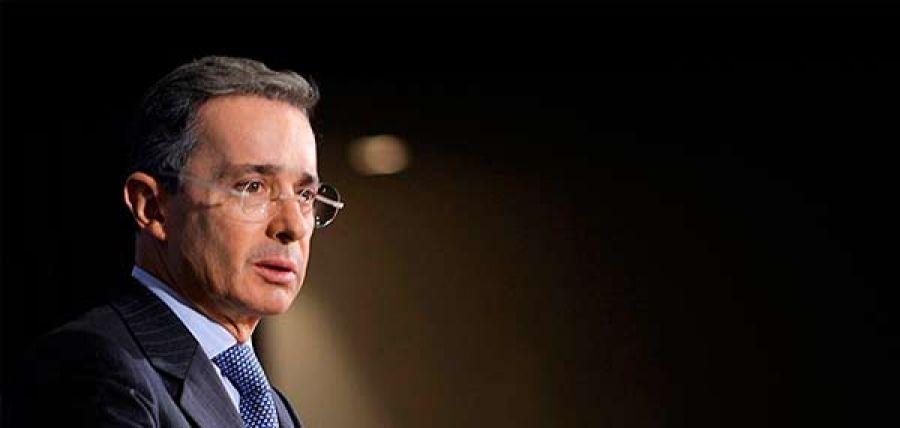 Uribe dijo al CPJ y la FLIP: “El que intercepte es enemigo del gobierno”