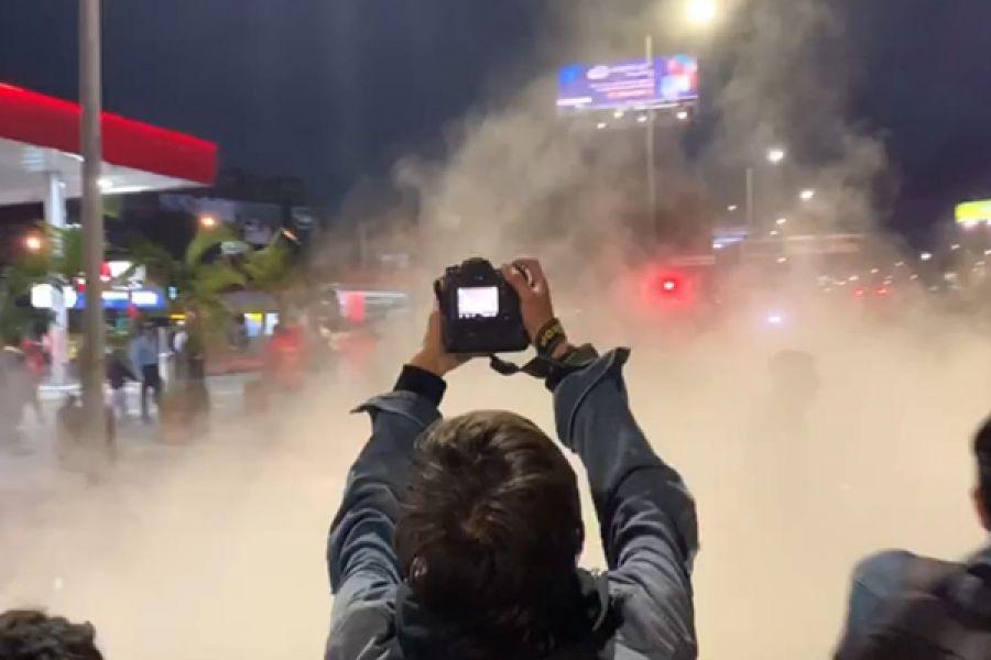 Un grupo de manifestantes y miembros del Esmad agredieron a la prensa durante la movilización del 31 de octubre