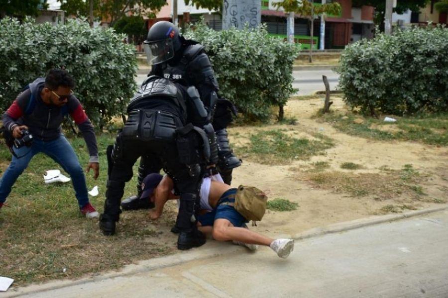 FLIP rechaza descomunal aumento de detenciones ilegales a periodistas