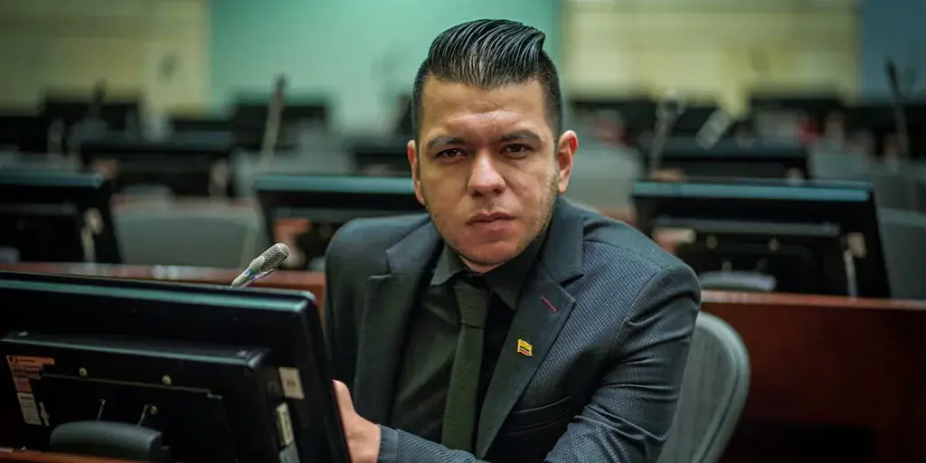 Ataques de senador Jonathan Pulido provocan amenazas en contra de periodista de Caracol Radio